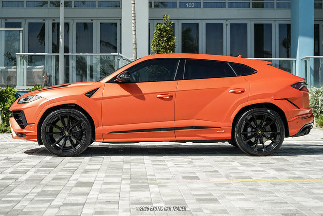 Used 2024 Lamborghini Urus S AWD/4WD image 2