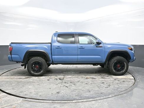Used 2018 Toyota Tacoma SR image 8
