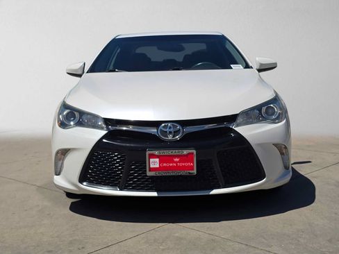 Used 2017 Toyota Camry SE w/ Moonroof Package FWD image 8