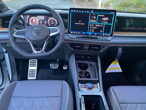 New 2026 Volkswagen Tiguan SEL R-Line image 30