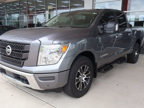Used 2021 Nissan Titan SV w/ SV Convenience Package AWD/4WD image 3