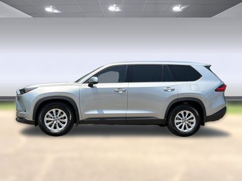 Used 2024 Toyota Grand Highlander FWD image 2