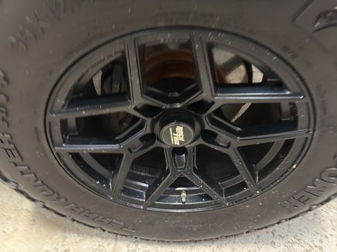 Used 2011 Toyota Tundra Limited w/ Memory Pkg image 33