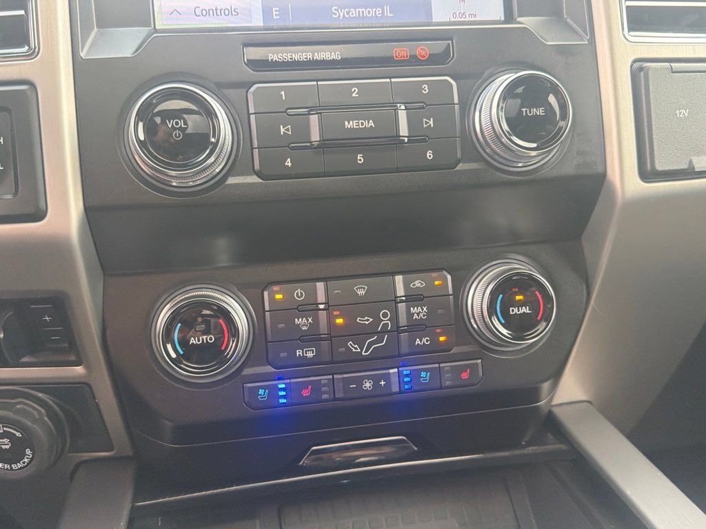 Used 2021 Ford F350 Platinum w/ Tremor Off-Road Package AWD/4WD image 19