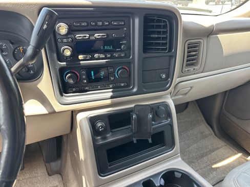Used 2004 Chevrolet Suburban LT w/ Preferred Equipment Group RWD image 23