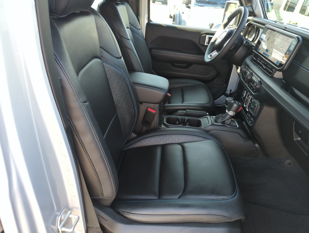 Used 2024 Jeep Wrangler High Altitude AWD/4WD image 31