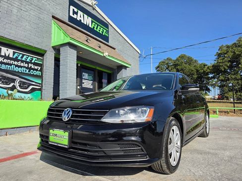 Used 2017 Volkswagen Jetta S w/ Jetta S Cold Weather Package FWD image 2