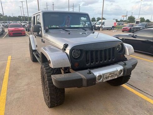 Used 2013 Jeep Wrangler Unlimited Sahara w/ Dual Top Group AWD/4WD image 2