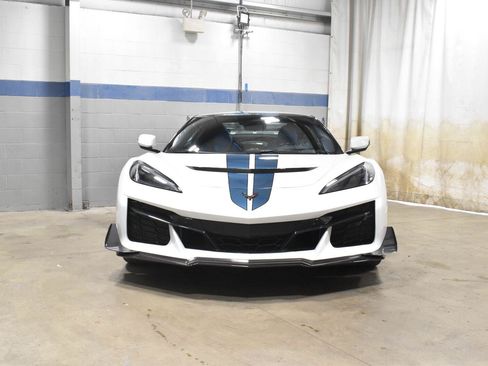 Used 2025 Chevrolet Corvette ZR1 w/ ZR1 Carbon Fiber Aero Package RWD image 22