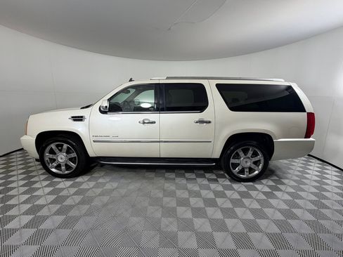 Used 2013 Cadillac Escalade ESV Luxury RWD image 8