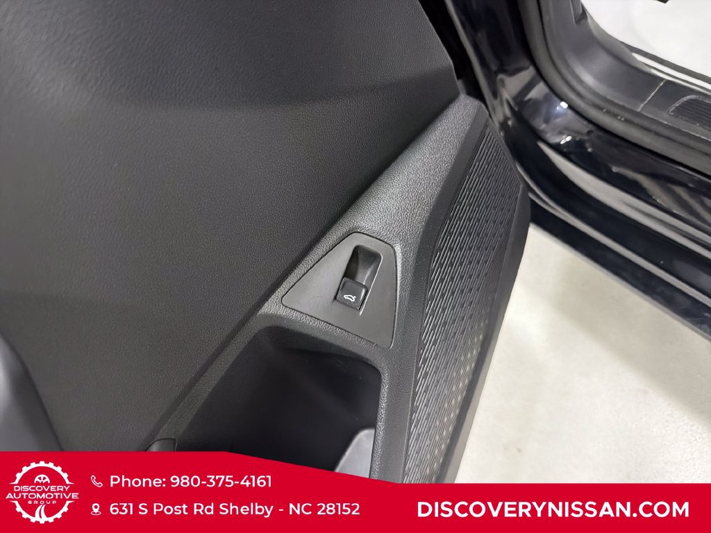 Used 2025 Volkswagen Jetta SE FWD image 13