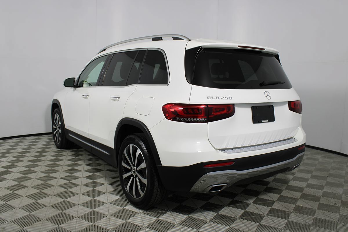 Used 2023 Mercedes-Benz GLB 250 image 4