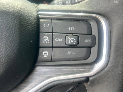 Used 2024 Jeep Wagoneer L Series III w/ Premium Group I AWD/4WD image 23