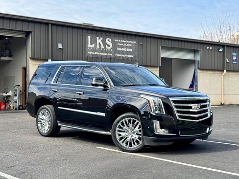 Used 2017 Cadillac Escalade Luxury image 1