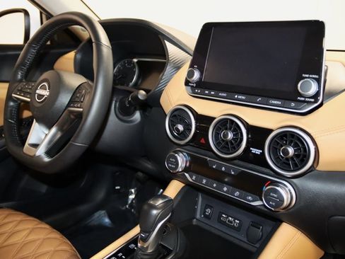 Used 2025 Nissan Sentra SV w/ SV Premium Package image 60