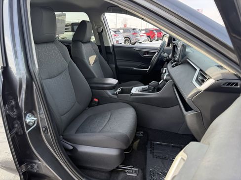 Used 2022 Toyota RAV4 XLE image 21