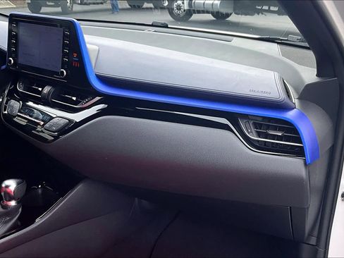 Used 2021 Toyota C-HR XLE image 17