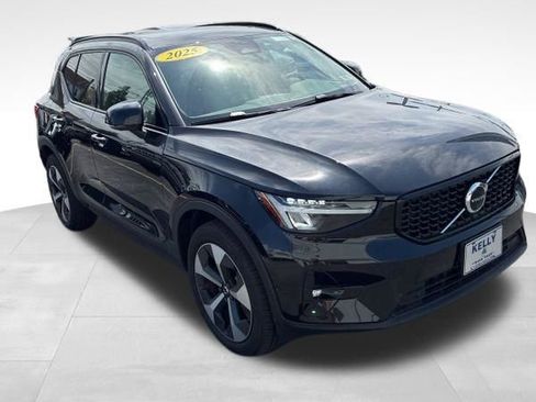 Used 2025 Volvo XC40 B5 Plus w/ Climate Package image 14