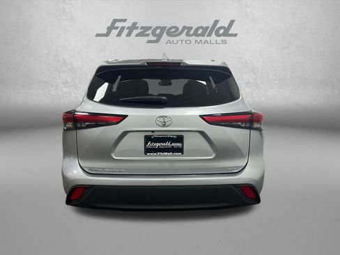 Used 2020 Toyota Highlander XLE FWD image 4