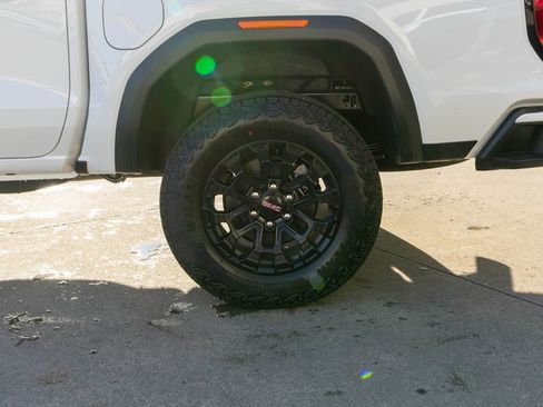 New 2026 GMC Canyon Elevation w/ Convenience Package image 29