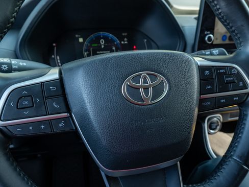 Used 2025 Toyota Grand Highlander AWD image 31
