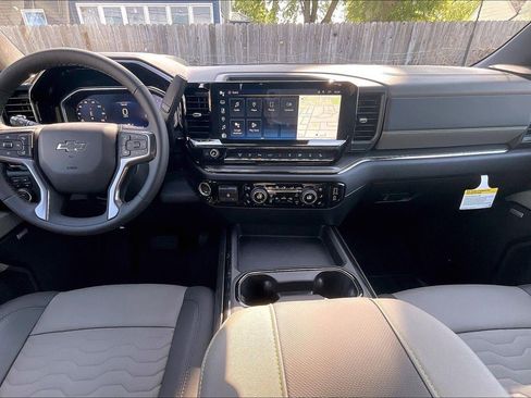 New 2026 Chevrolet Silverado 2500 ZR2 AWD/4WD image 16