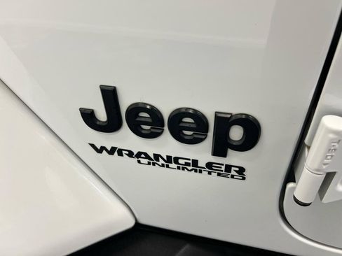 Used 2020 Jeep Wrangler Unlimited Sahara AWD/4WD image 31