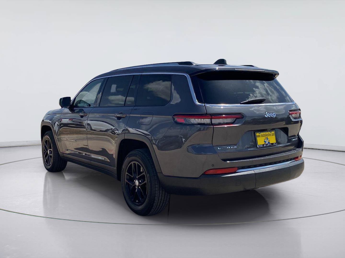 Used 2023 Jeep Grand Cherokee L Laredo AWD/4WD image 3