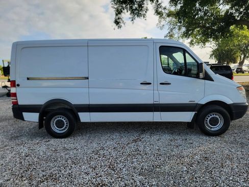 Used 2012 Mercedes-Benz Sprinter 2500 image 4