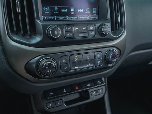 Used 2017 Chevrolet Colorado Z71 image 12