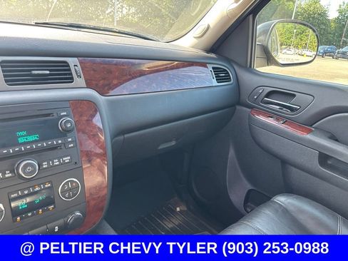 Used 2013 Chevrolet Suburban LT w/ Luxury Package AWD/4WD image 15