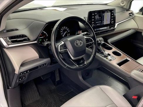 Used 2022 Toyota Sienna XLE w/ XLE Plus Package FWD image 14
