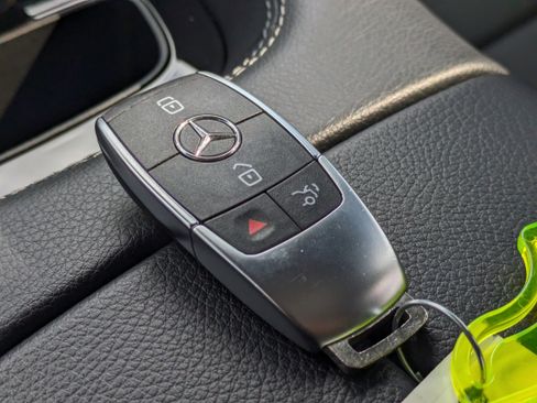 Used 2025 Mercedes-Benz GLE 450e 4MATIC image 36