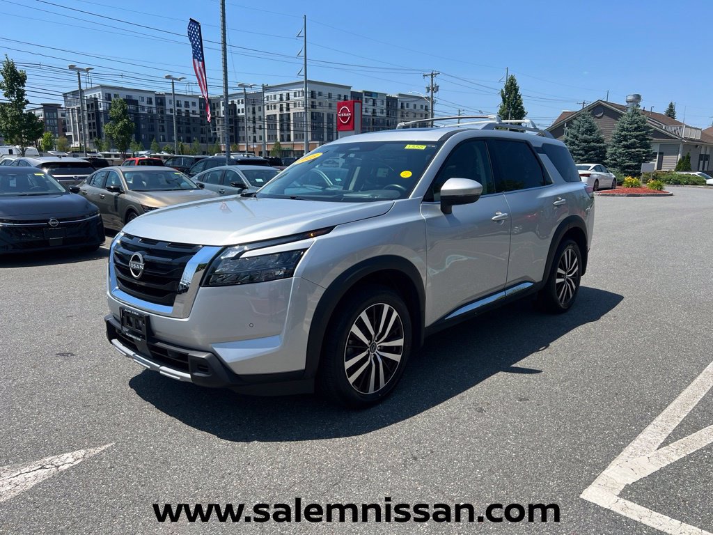 Used 2025 Nissan Pathfinder Platinum w/ Cargo Package AWD/4WD image 3