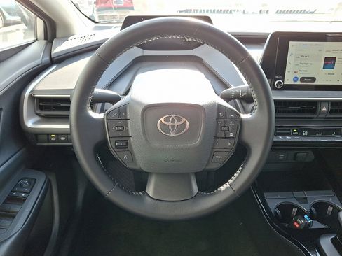 Used 2024 Toyota Prius LE image 18