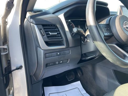 Used 2024 Nissan Rogue SV image 19