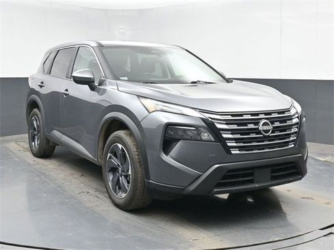 Used 2025 Nissan Rogue SV image 4