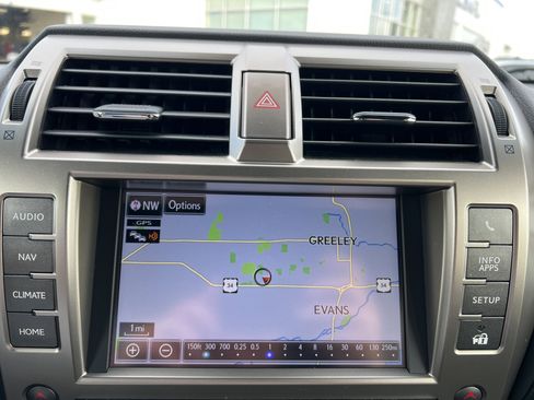 Used 2020 Lexus GX 460 Premium w/ Premium Package image 4