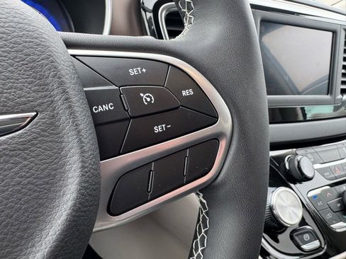 Used 2023 Chrysler Voyager LX image 24