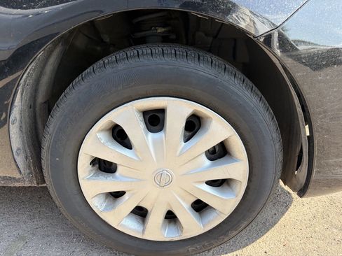 Used 2019 Nissan Versa SV FWD image 5