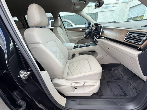 Used 2024 Volkswagen Atlas SE FWD image 25