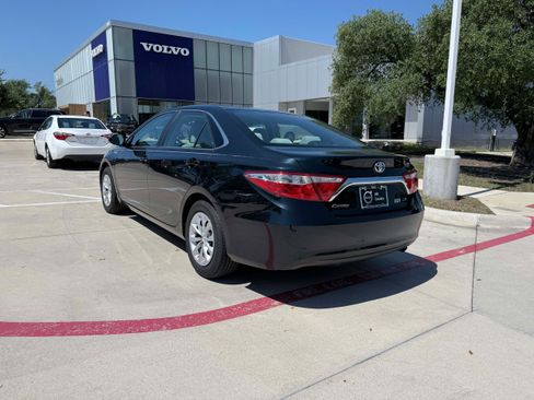 Used 2016 Toyota Camry LE FWD image 4
