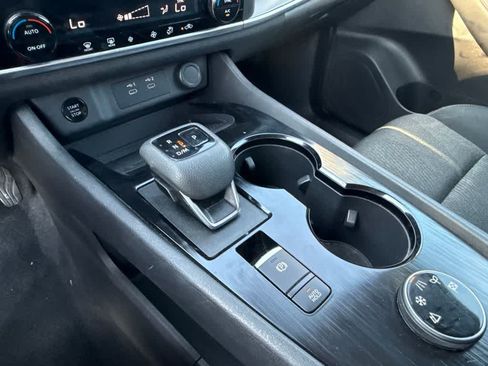 Used 2025 Nissan Rogue SV AWD/4WD image 19