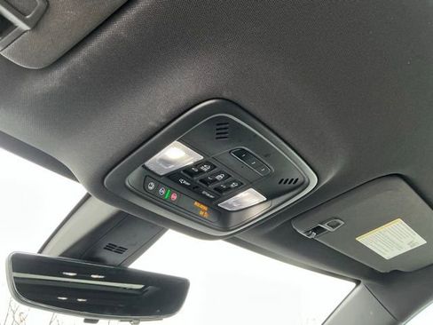 Used 2023 Chevrolet Traverse High Country image 33