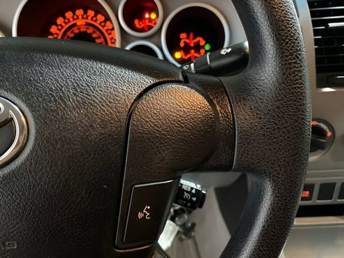 Used 2010 Toyota Tundra 4x4 CrewMax image 15