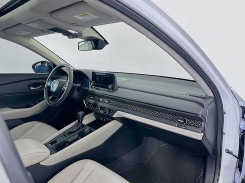 Certified 2025 Honda Accord SE image 30