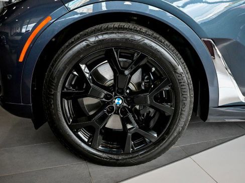 Used 2022 BMW X7 xDrive40i w/ Premium Package image 55
