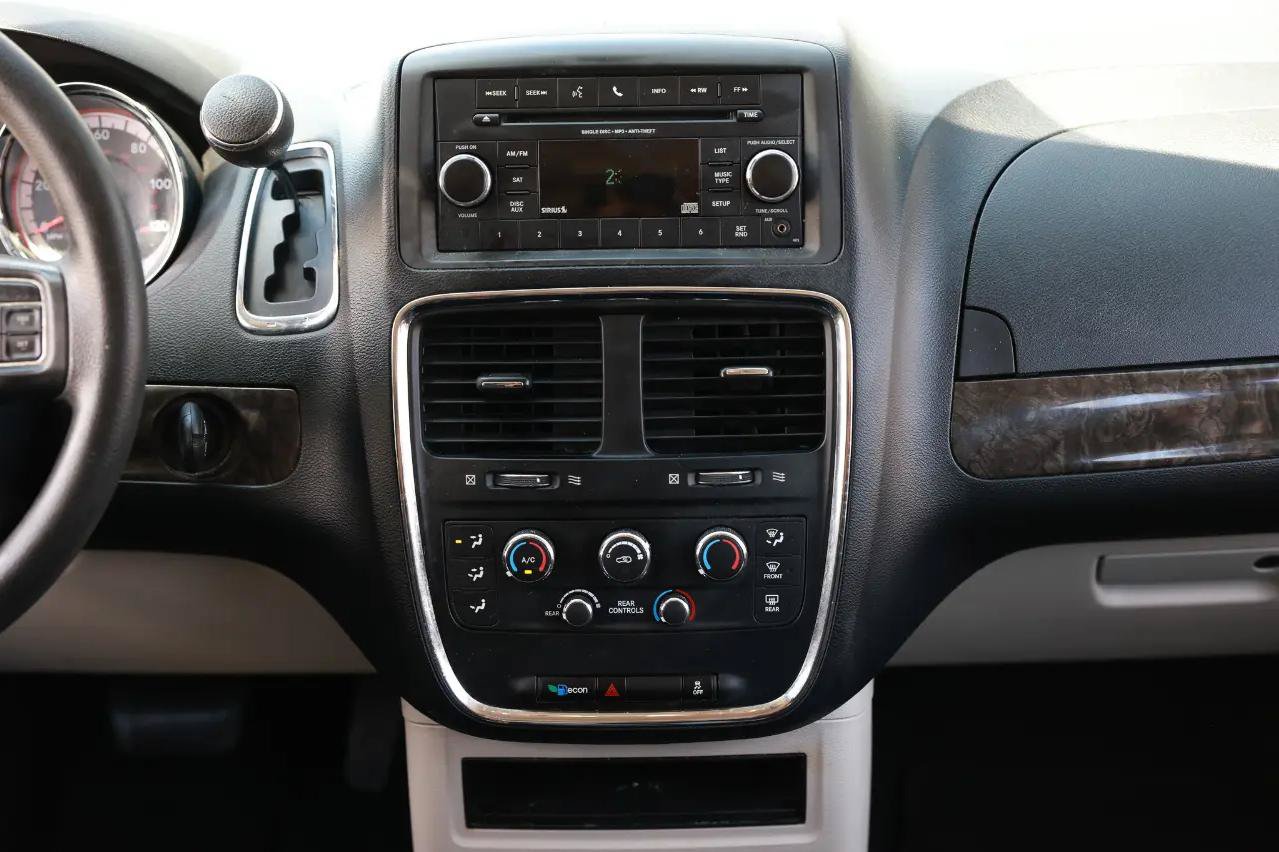 Used 2011 Dodge Grand Caravan Express FWD image 33