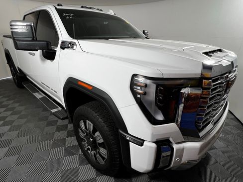 Used 2024 GMC Sierra 2500 Denali w/ Denali Reserve Package image 3