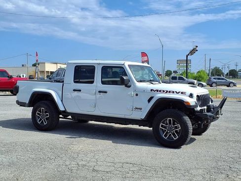 Used 2024 Jeep Gladiator Mojave AWD/4WD image 22